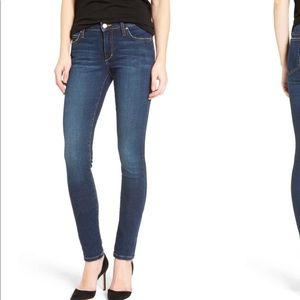 Joe’s Flawless  the honey curvy skinny jeans.